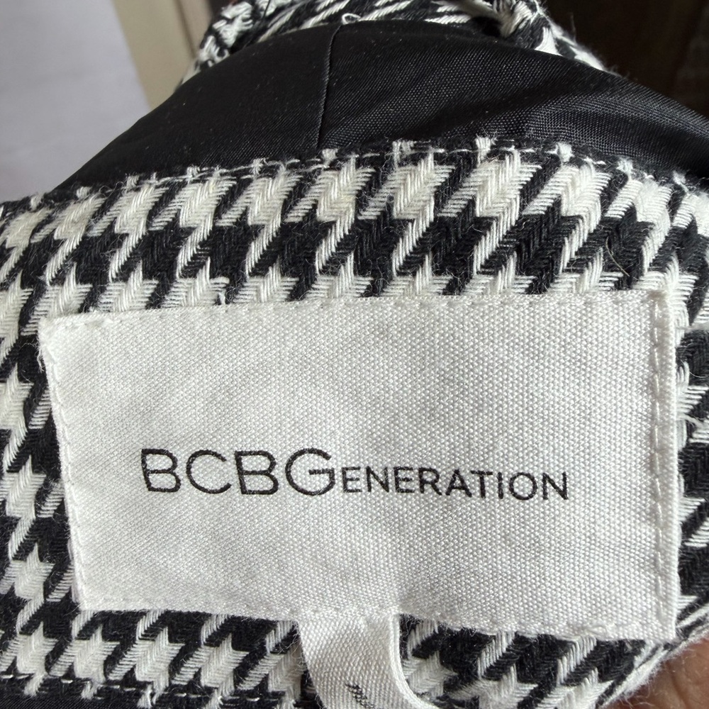 BCBGeneration Black and White puffer jacket Houndstooth Design Size M.